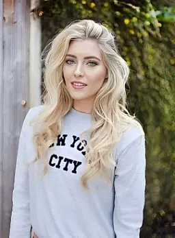 Amelia Andris - comedian