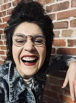 Izzy Burger - comedian
