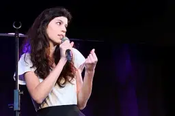 Joana - comedian