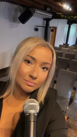 Lily Bell Comedy - comedian