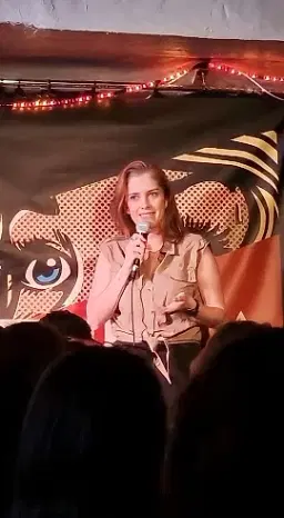 Miriame Belusi - comedian