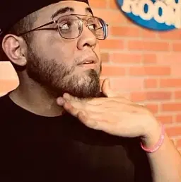 Oscar A Muniz - comedian