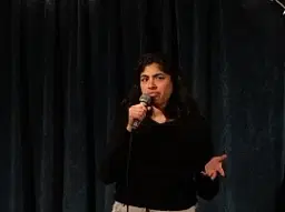 Rebeca Araniva - comedian