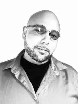 Robert Sachatelli Velez - comedian