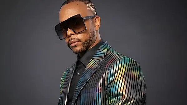 COMEDIAN JAMES DEVON photo